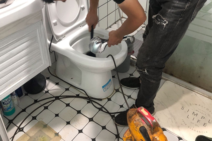 牙克石马桶堵塞自己疏通还是找师傅？专业上门服务让你省时更省心